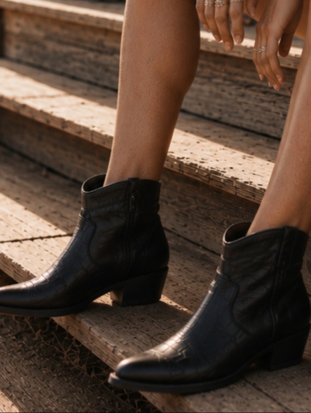 NWT.Laredo Black Leather Pointed-Toe Ankle Cowboy Boots